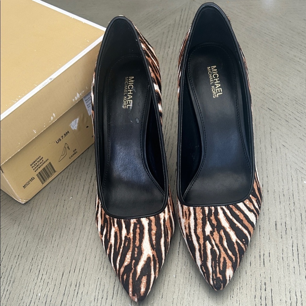 Michael Kors Dorothy Flex Pump Tiger Print Calf Hair - Camel size 7.5